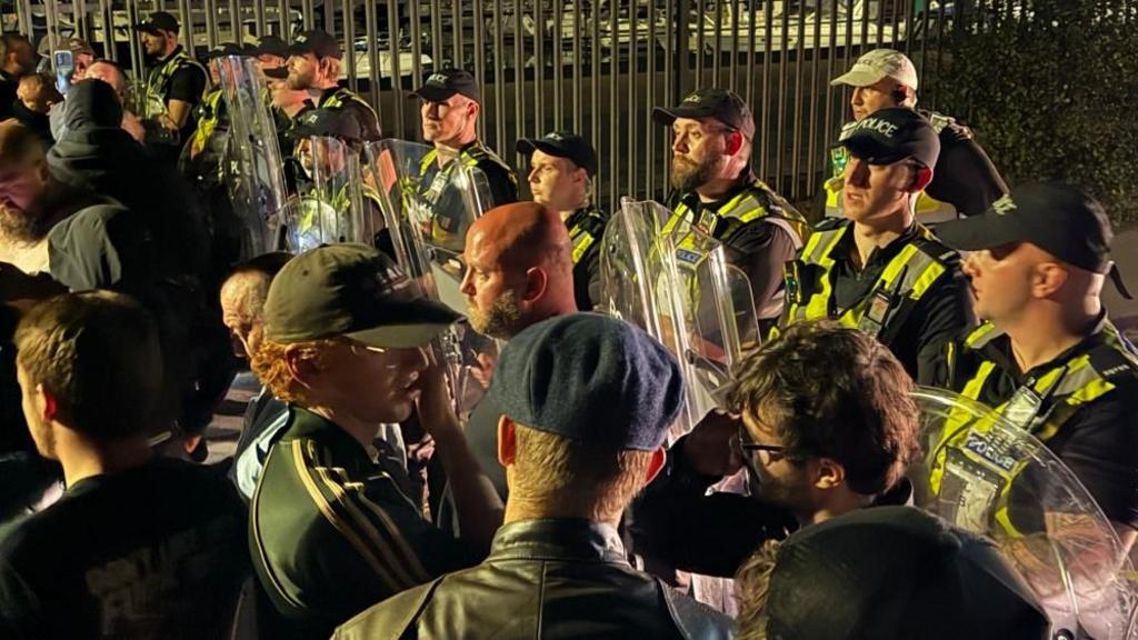 Council rejects call to bar migrant landings