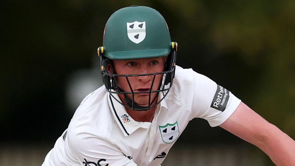 Worcestershire wicketkeeper Cullen signs new deal