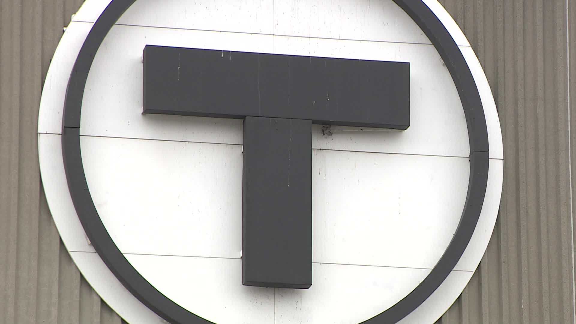 Track maintenance vehicle derails; shuttles replacing train service on Green Line