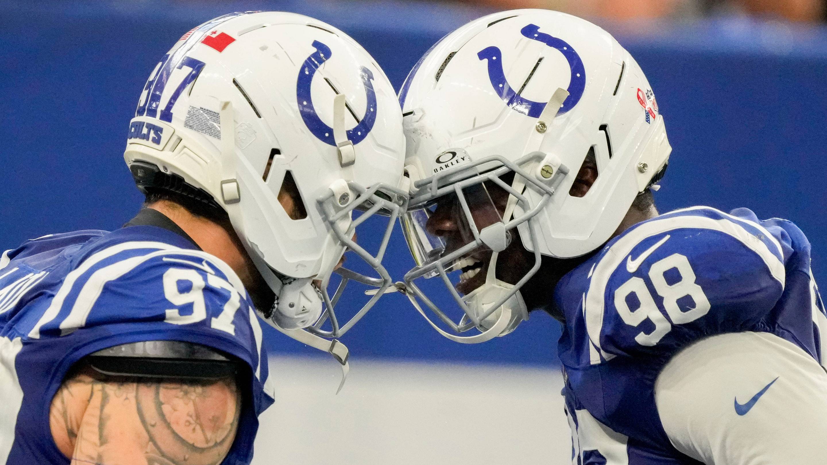 Colts Work Out Veteran Edge Rushers as Pass Rush Struggles