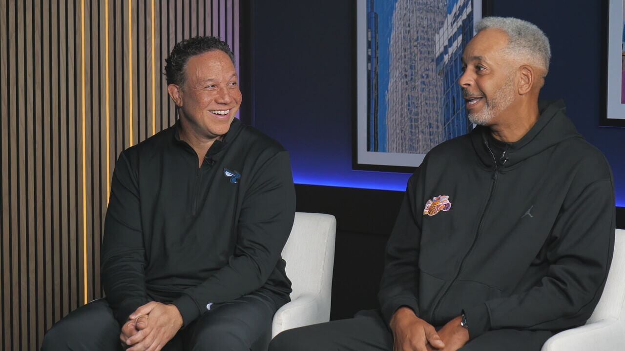 Eric Collins, Dell Curry return as TV voices of Hornets basketball