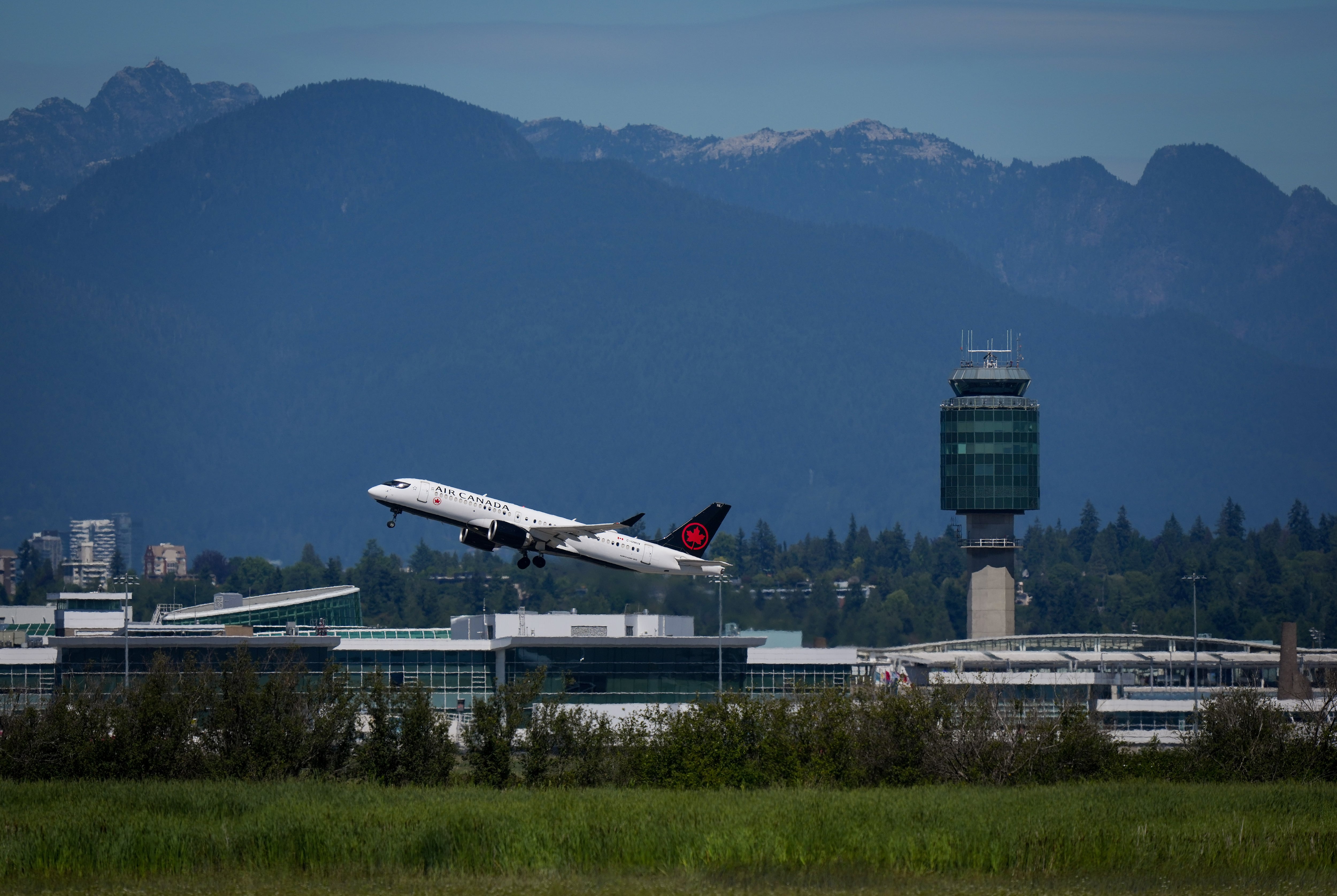 Many Canadians support Carney’s airport privatization plan, poll finds