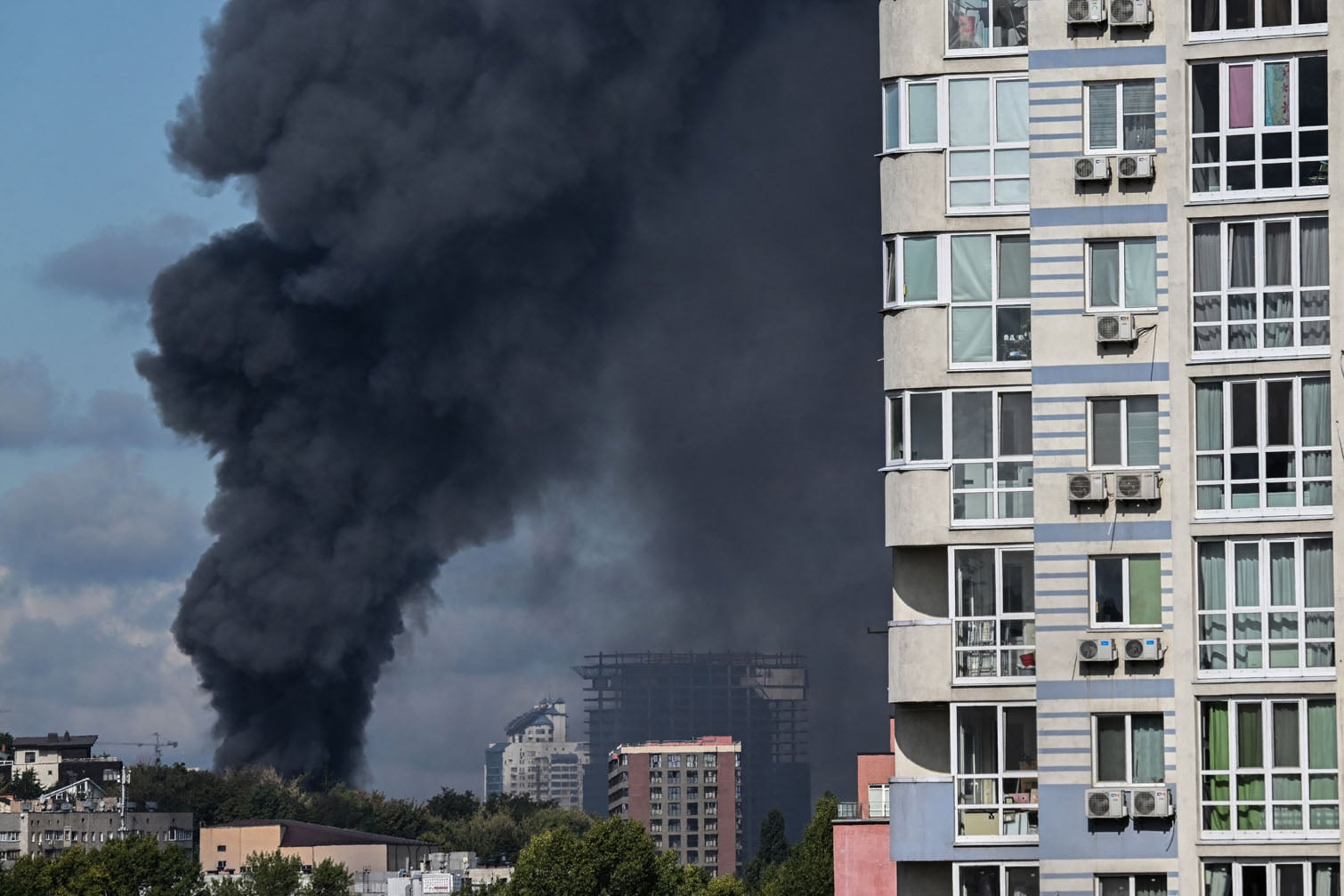 24 hours in pictures: Kyiv under attack, Heritage Day braai record attempt and more