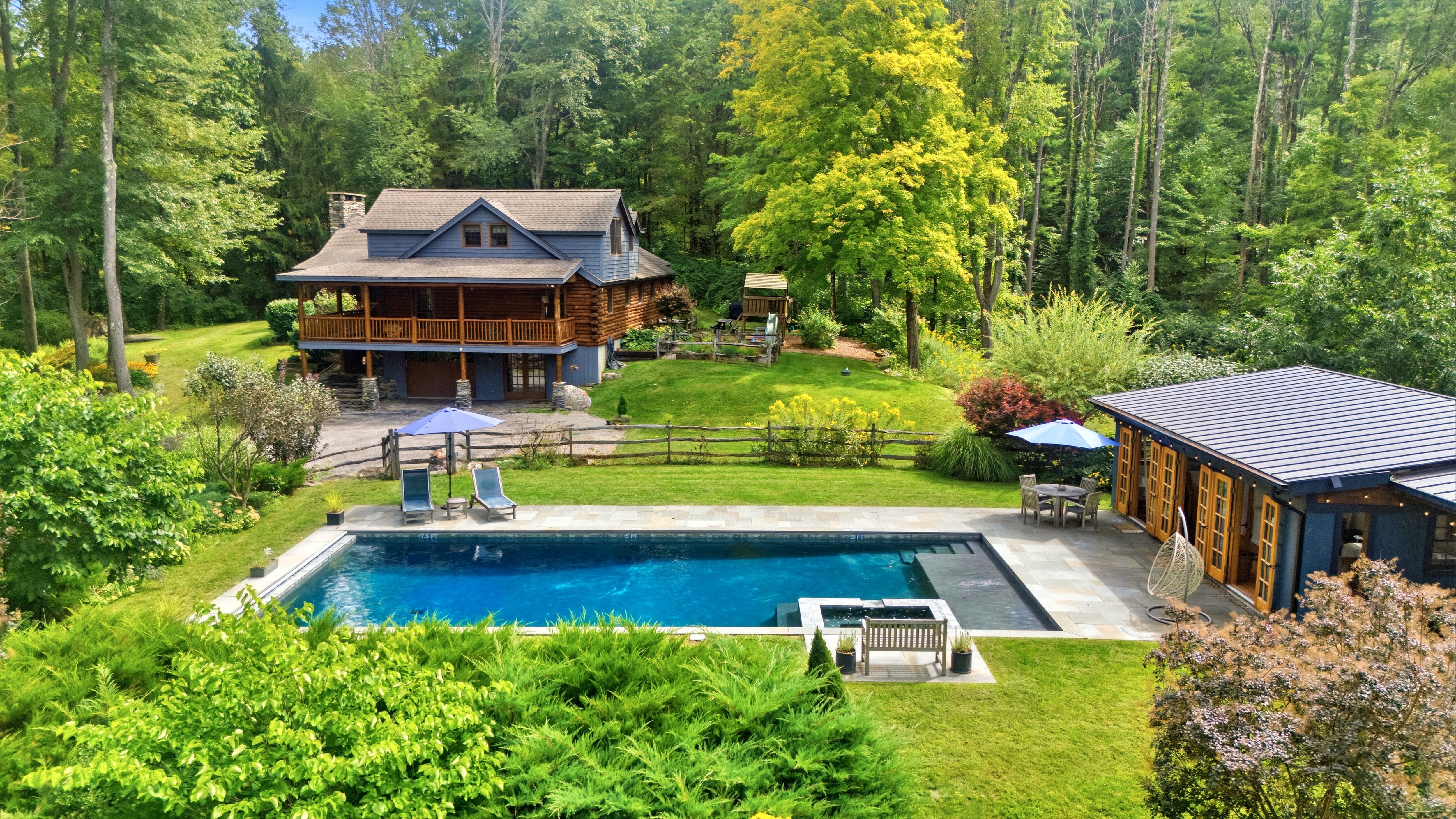 A high-end log cabin in the Berkshires — can you guess the price?