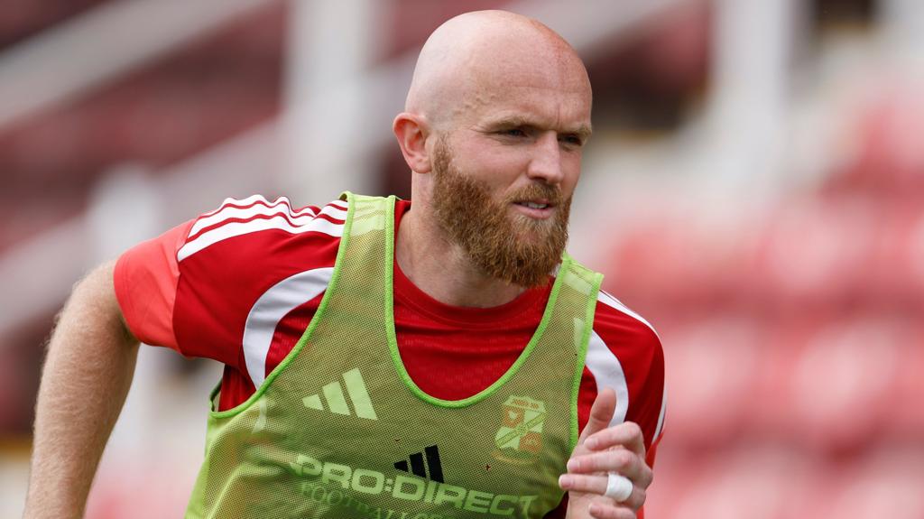 Eastleigh sign ex-Wales international Williams