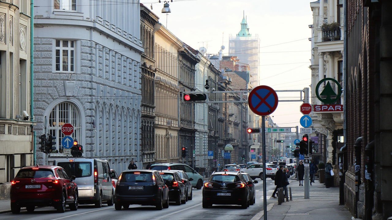 Bootstrapping, AI, "building for a flip", Central European VCs have their say