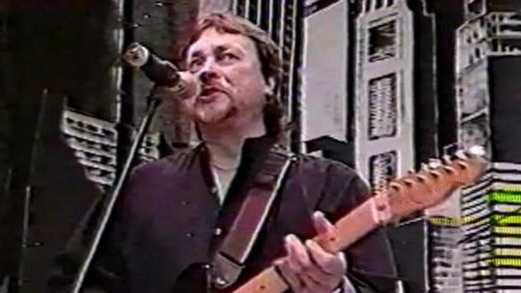 Tributes paid to former Bay City Rollers guitarist Neil Henderson