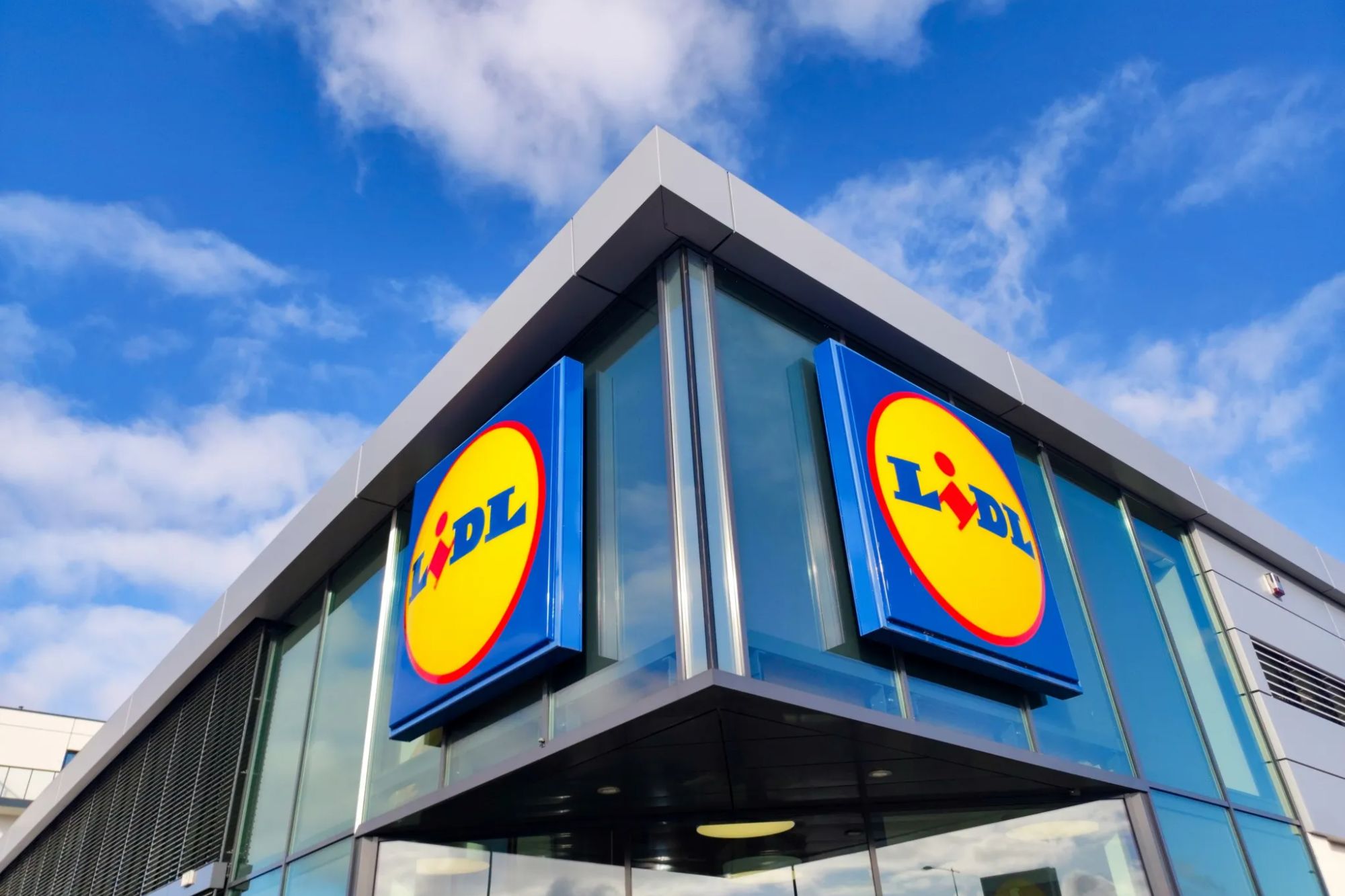All the Lidl middle aisle buys hitting shelves this weekend – including cleaning gadget for £85 cheaper than Argos
