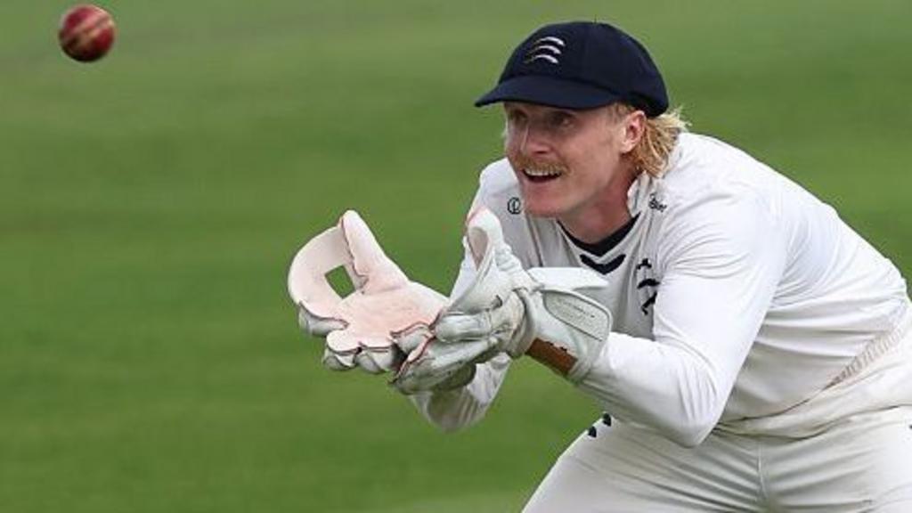 Yorkshire keeper Duke joins Middlesex