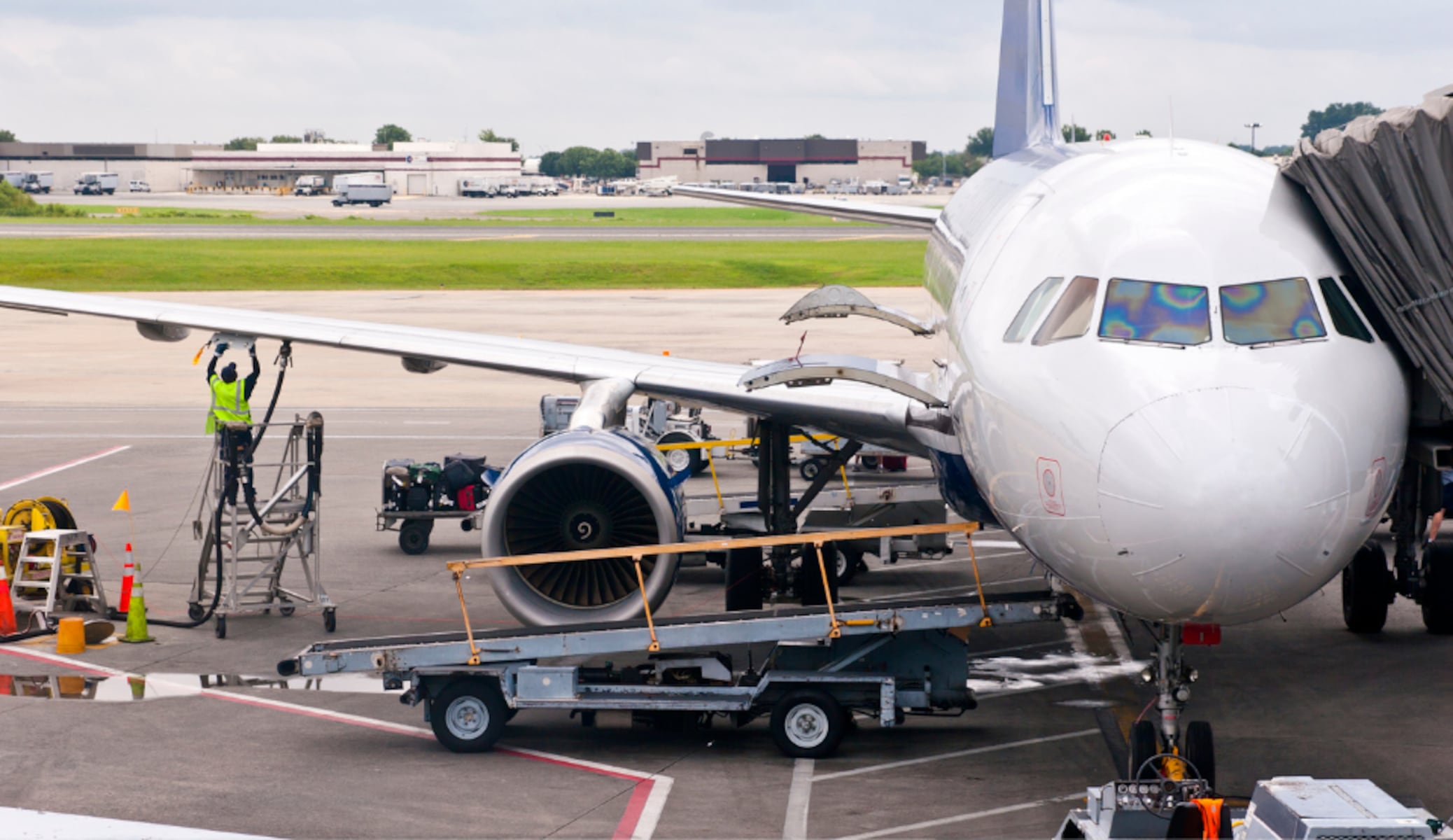 Over 957 flights delayed, 159 canceled amid widespread U.S. travel disruptions