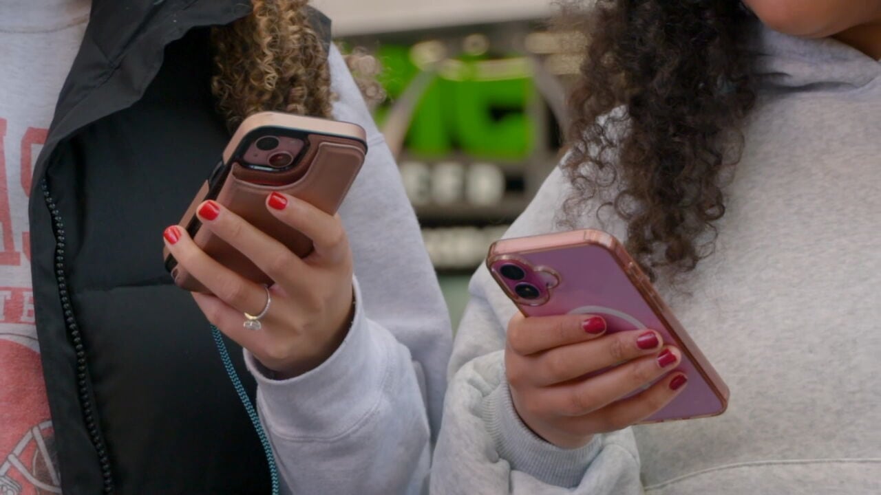 Early smartphone use may be linked to rising eating disorder risk in children