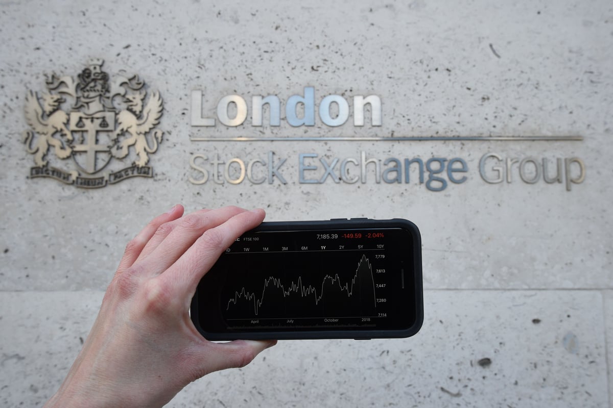 FTSE 100 edges up as oil fall offsets bond worry