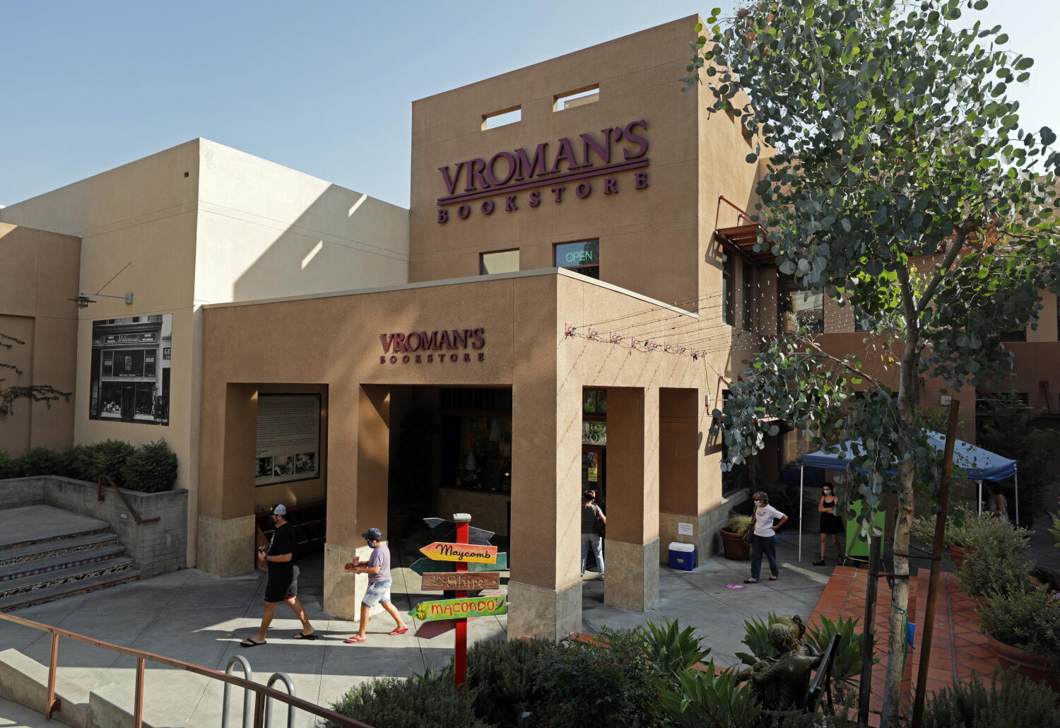 Iconic SoCal bookstores Vroman's and Book Soup have found a new owner