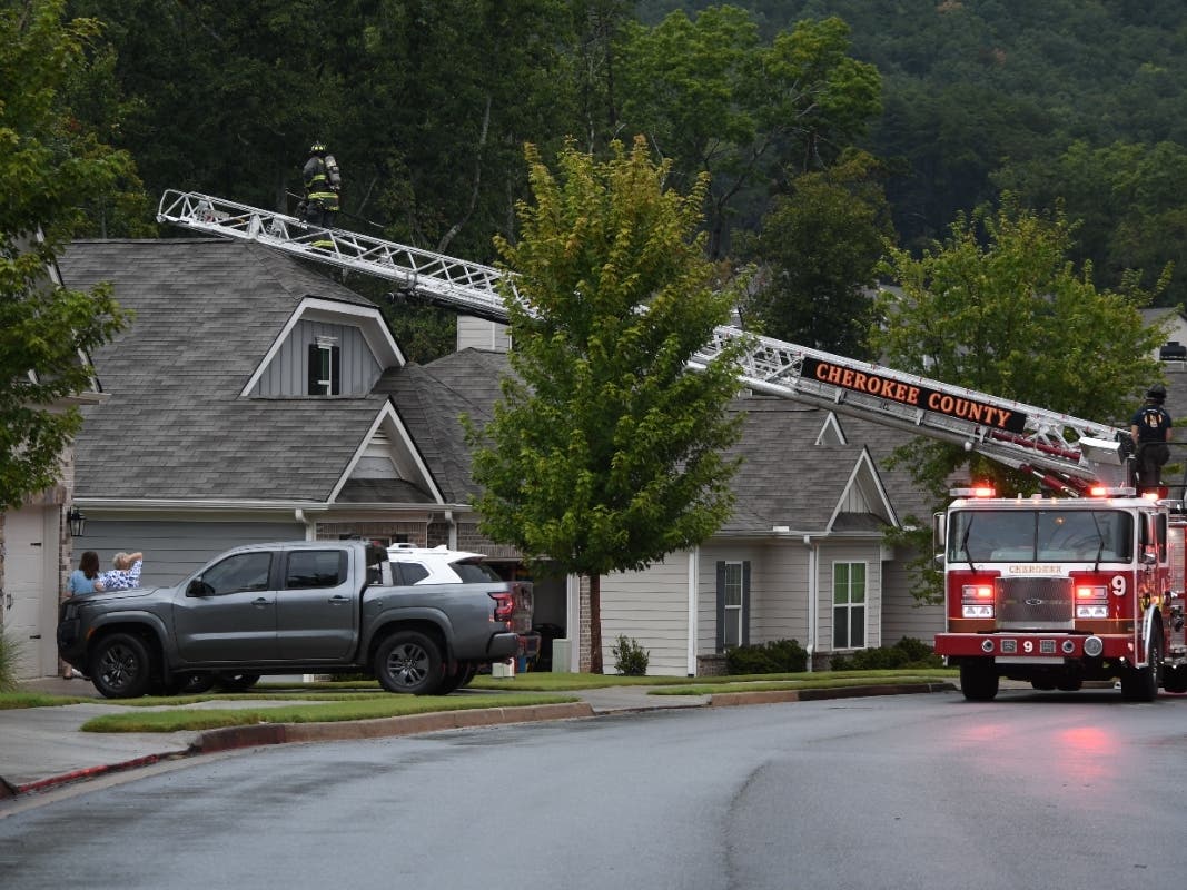 Police Shooting Injures Dogs | Top Colleges | Lightning Strikes Home: GA News
