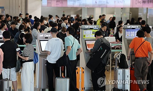 Number of int'l flight passengers up 10 pct this year despite hikes in oil prices