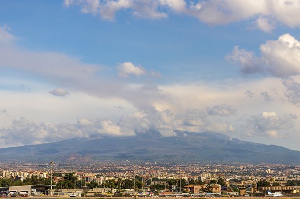 Mount Etna eruption live: Catania Airport flights suspended as 4km ash cloud sparks red alert