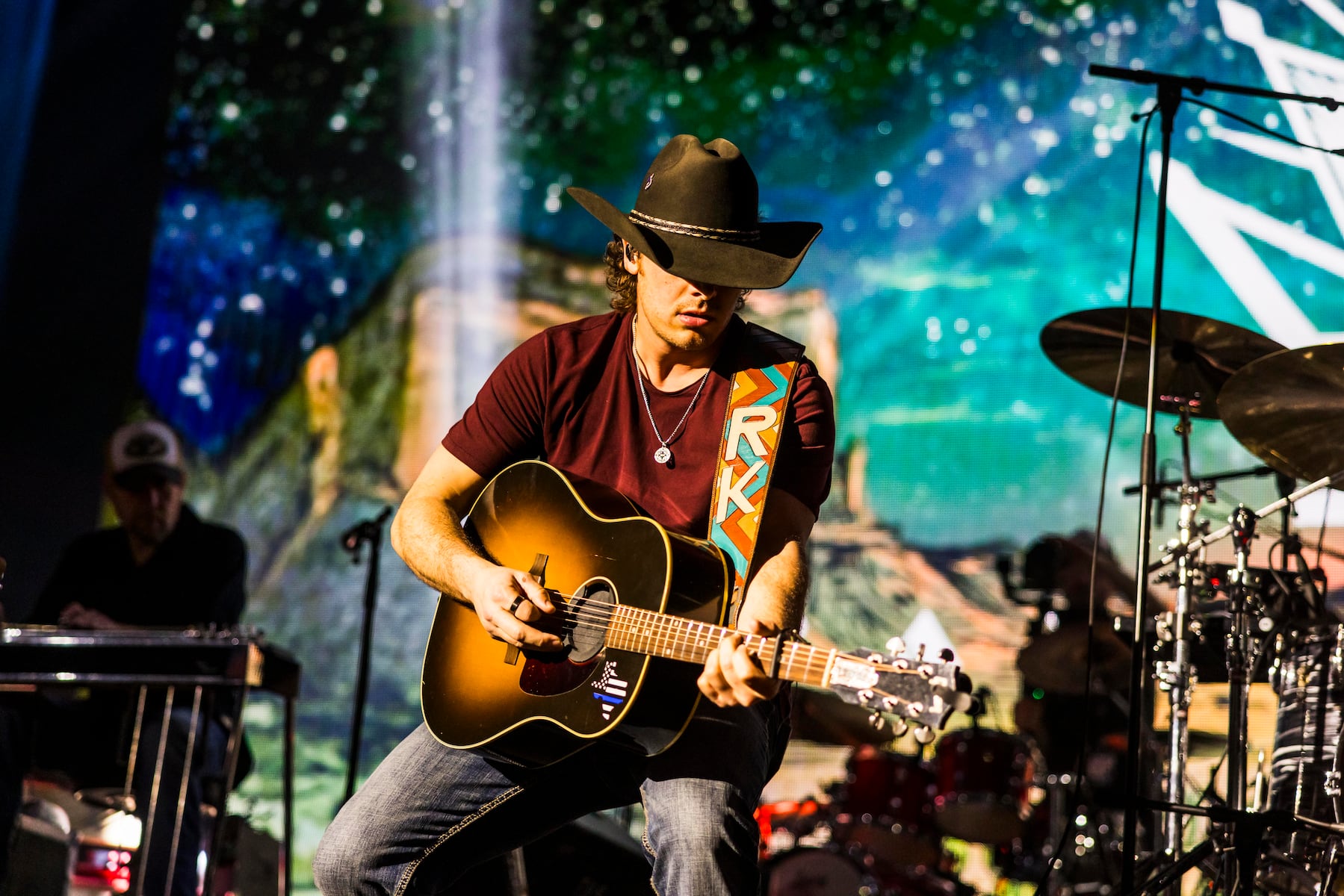 Country music star opens up after walking away from stage at 35: ‘I got my faith back’
