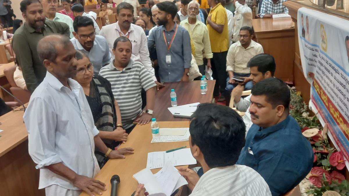 Denial of pensions dominates grievances at Praja Seva programme in Mangaluru