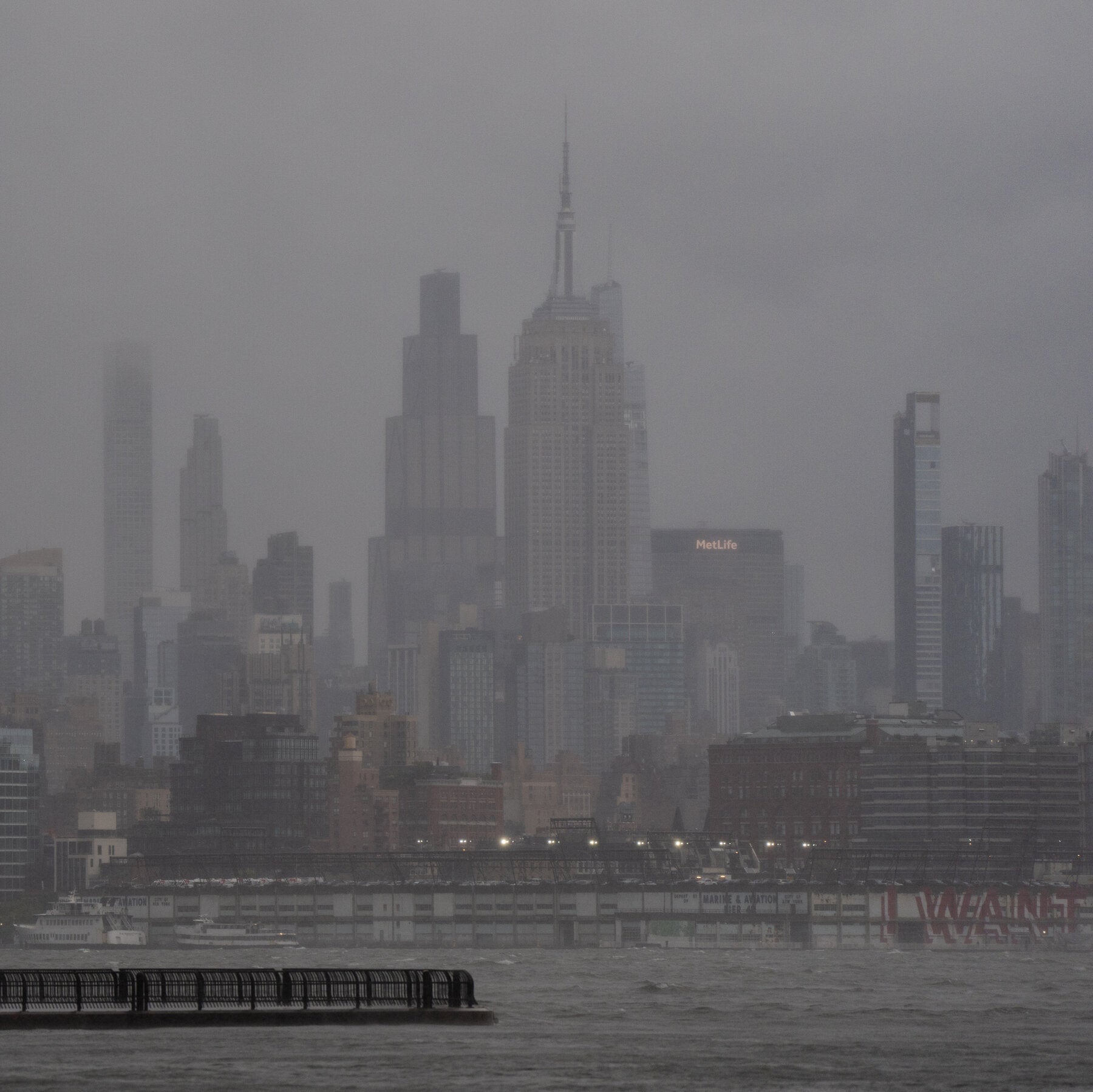 The nor’easter has already forced the cancellation of hundreds of flights.