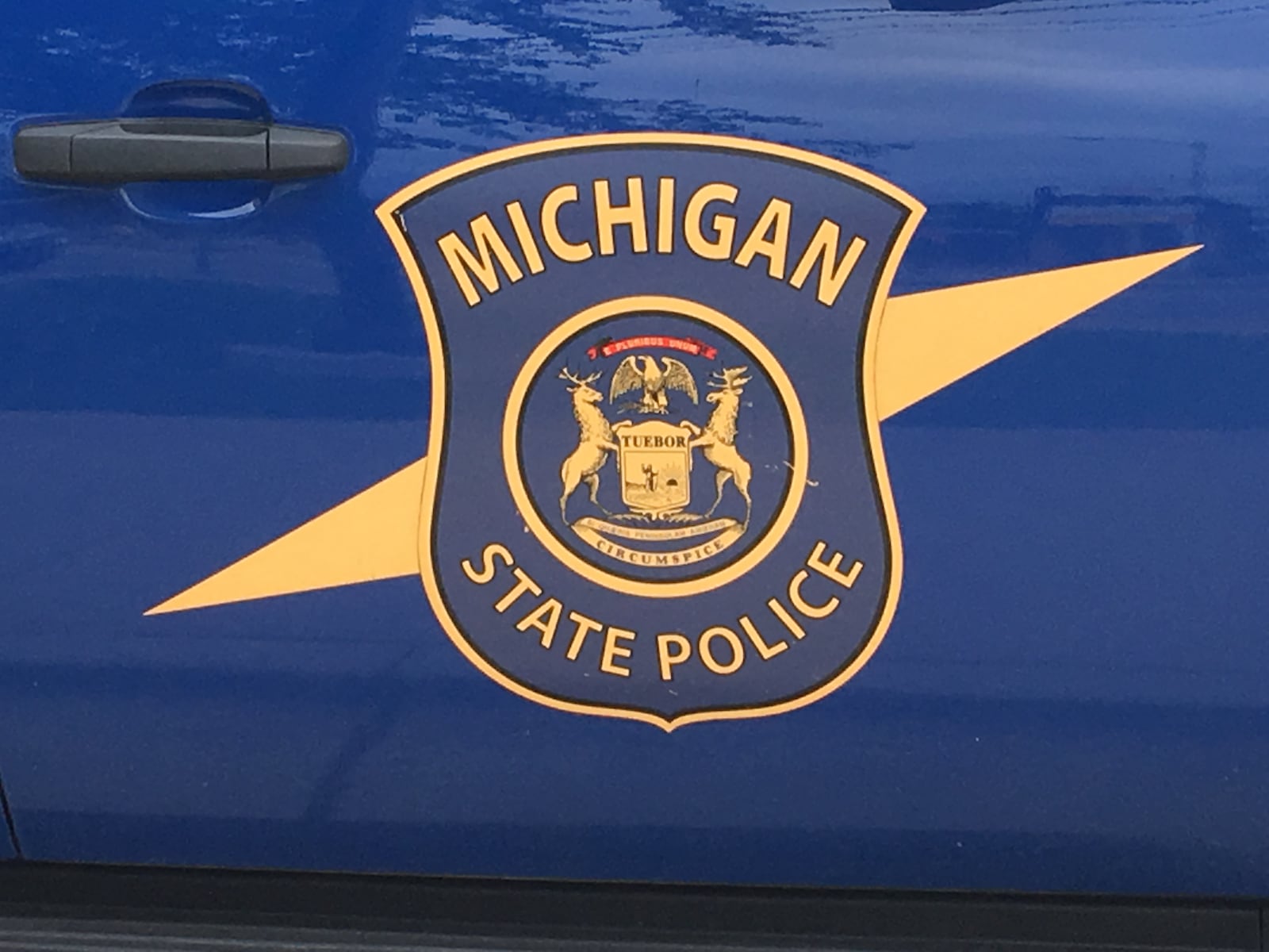 Man arrested for driving intoxicated after 3 passengers seriously injured in crash