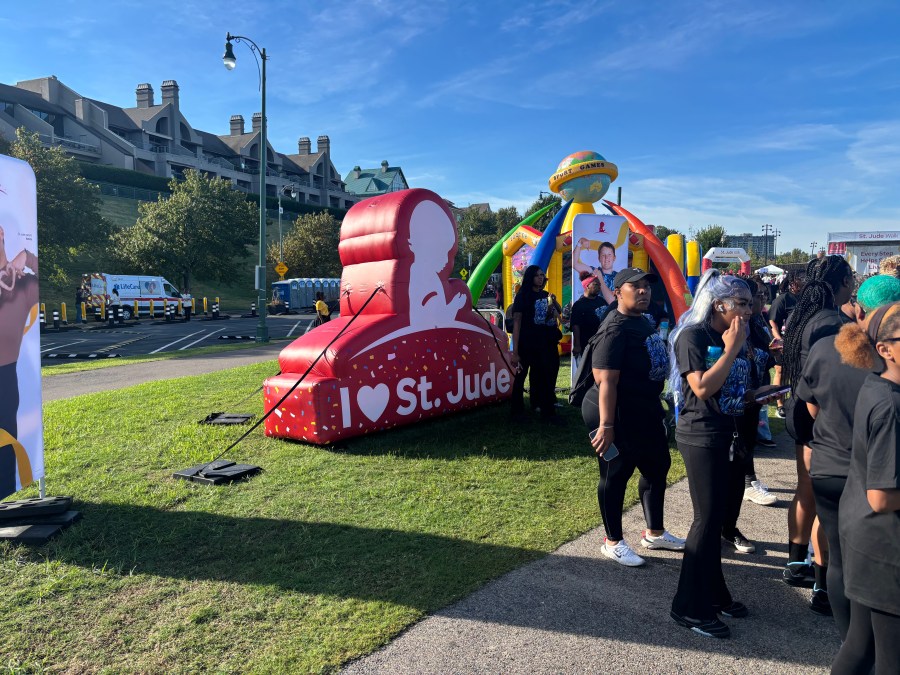 Thousands gather at Tom Lee Park for St. Jude walk