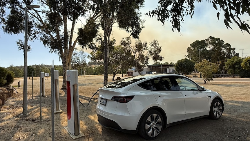 Warning from EV owner caught with low charge in bushfire