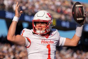 Conner Weigman throws 4 TD passes, runs for 2 scores as No. 25 Houston beats Georgia Southern 42-28