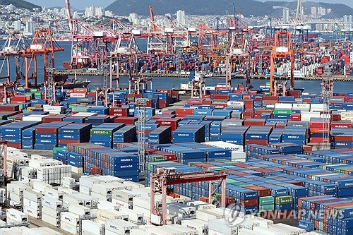 Biz sentiment for Q4 improves on robust semiconductor, cosmetics exports: poll