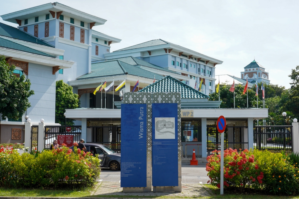 Families of 55 missing Malaysians return to Wisma Putra for latest Nepal search update