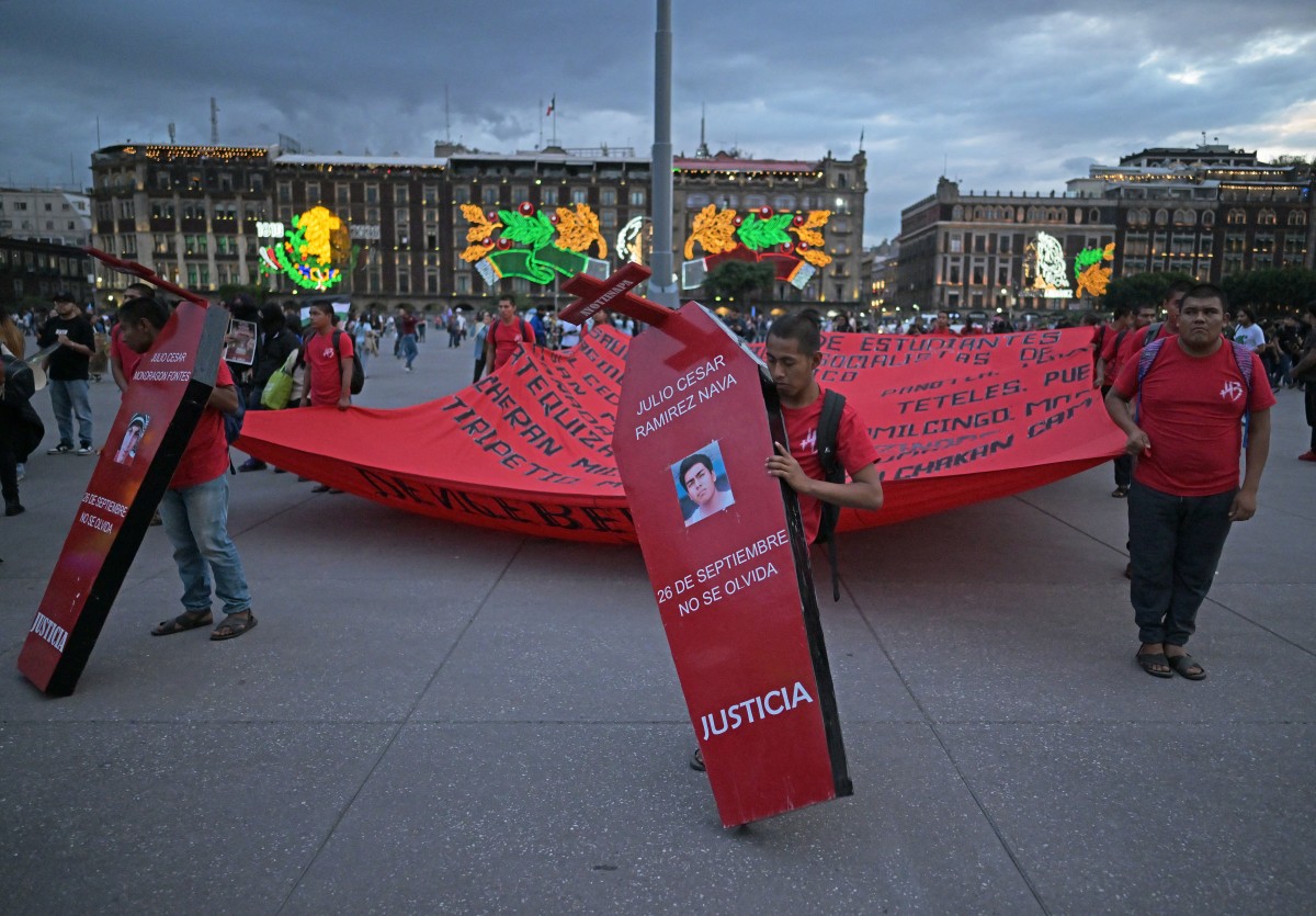Thousands protest ahead of Mexican president’s report on missing students