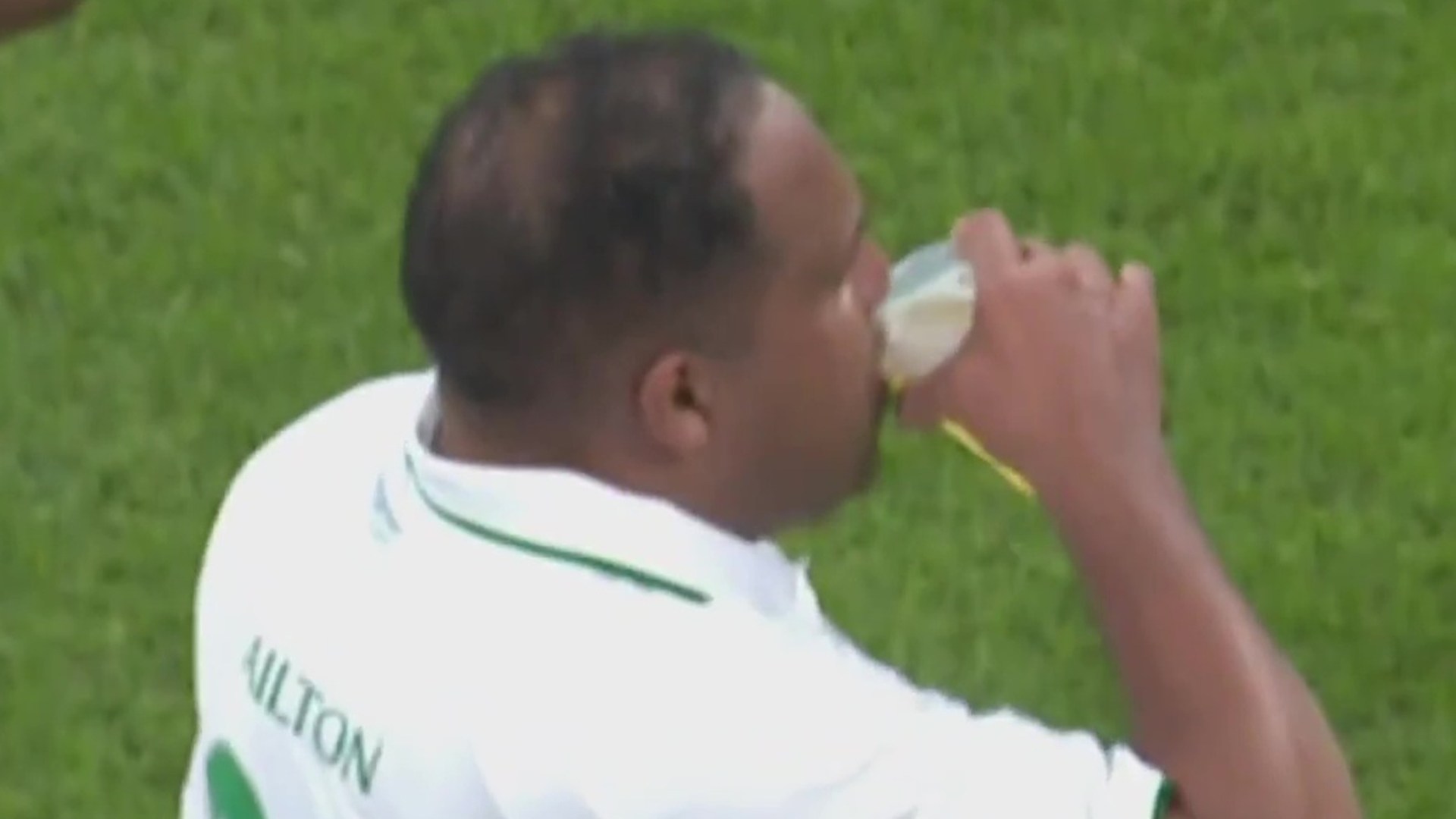 ‘Kind of hydration break I can get behind’ – Real Madrid Legends clash interrupted as players served BEER & A SHOT
