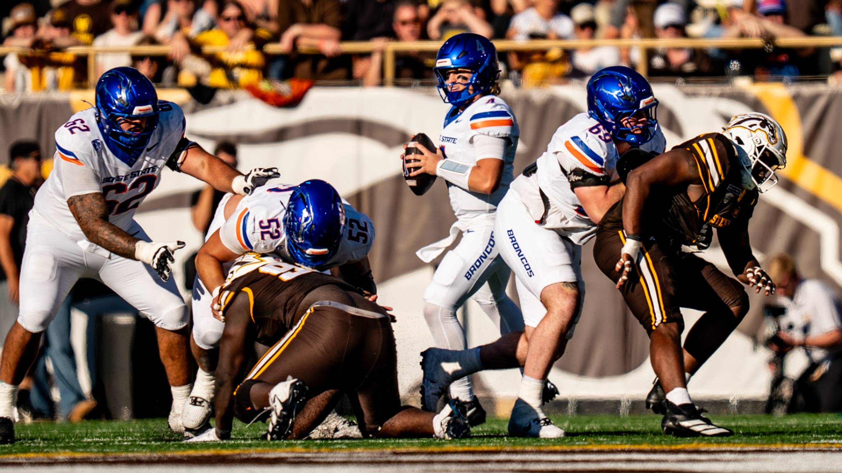 Pac-12 closes non-conference play with uneven week