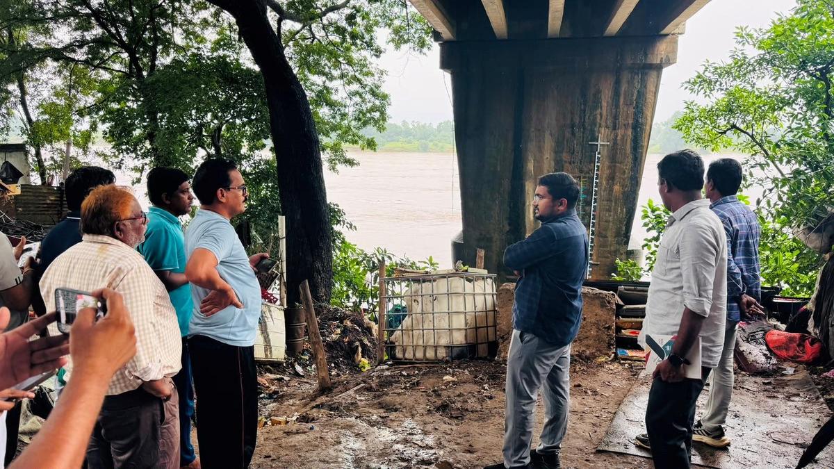 River Sabri recedes, Godavari rises, authorities on alert