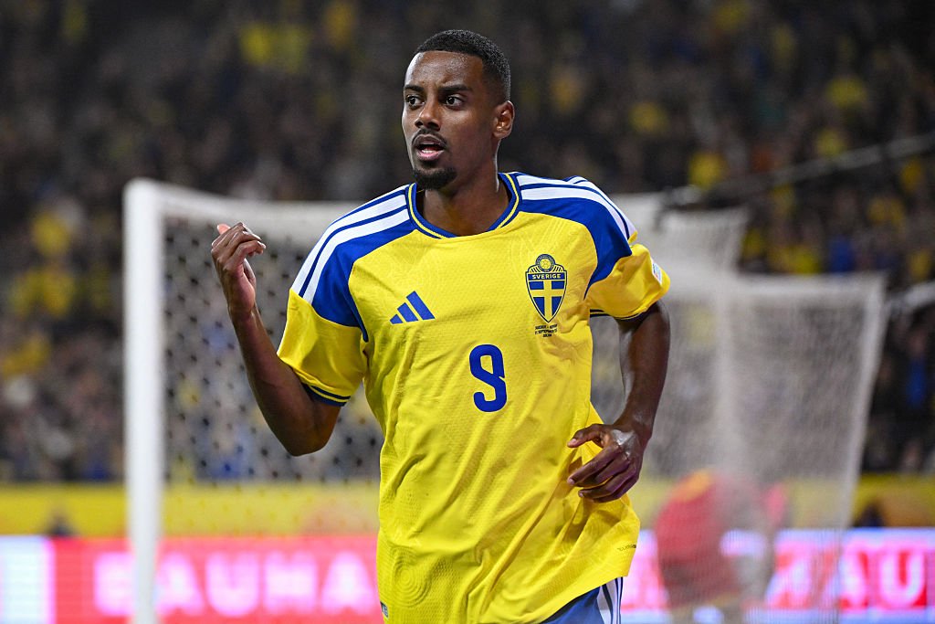 Liverpool delt injury scare as star forward returns from international duty early
