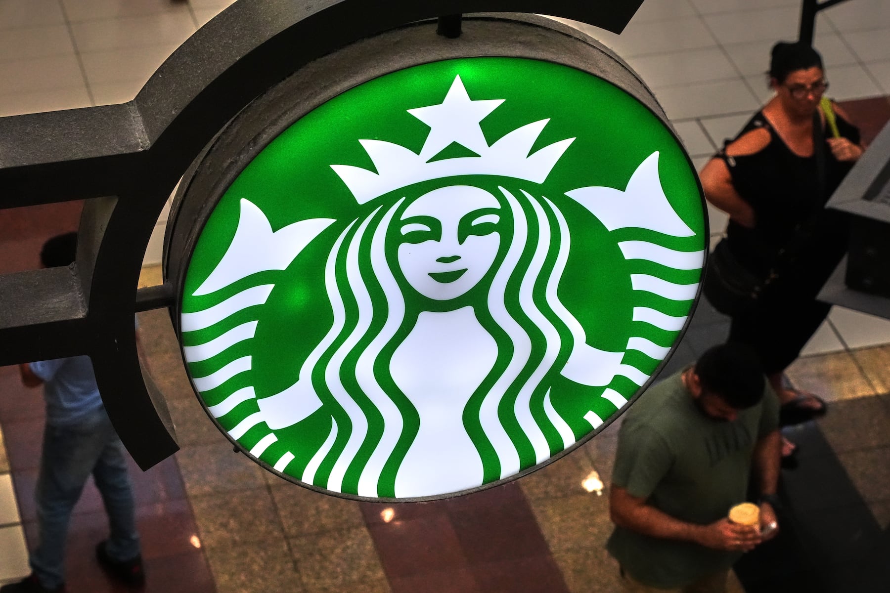 Starbucks pushing new interior designs across United States, Canada and Mexico