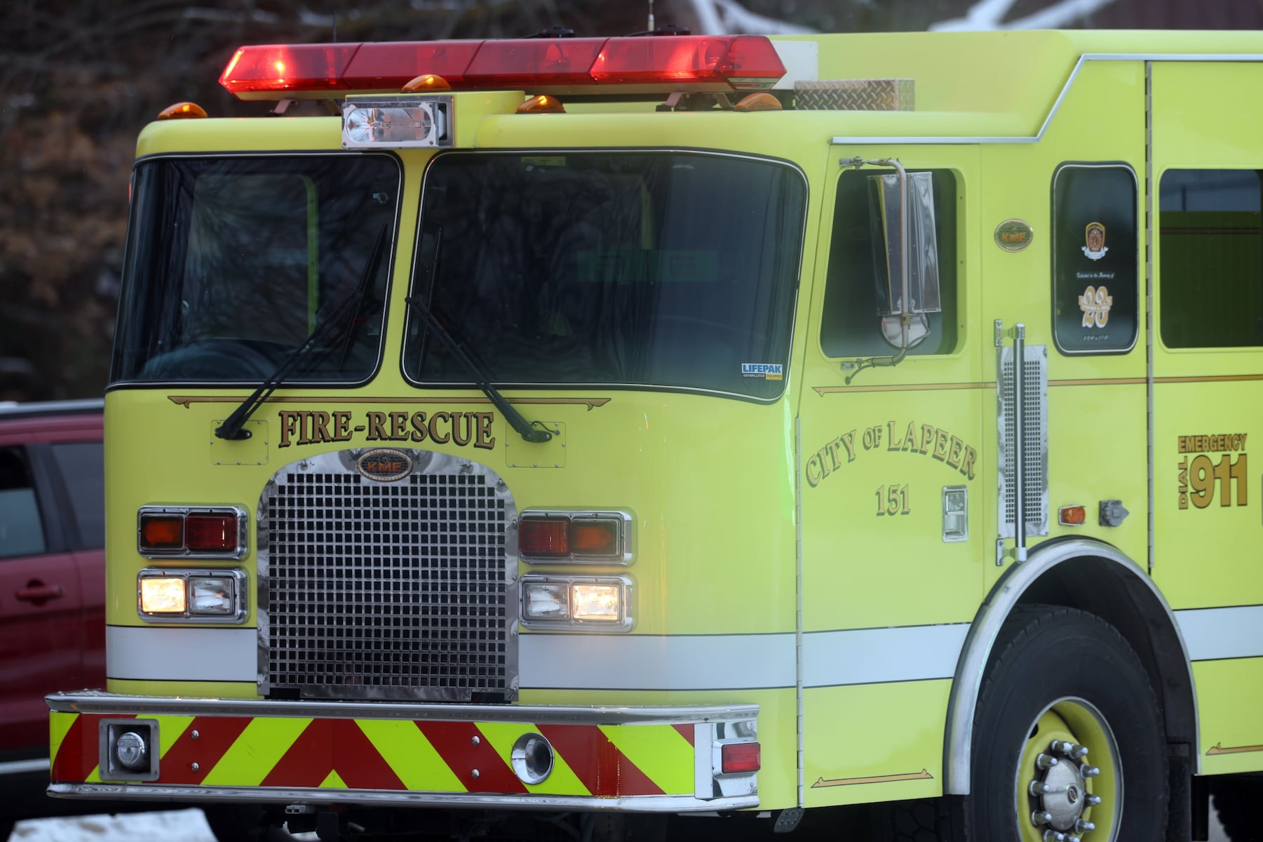 2 buildings catch fire minutes apart in Lapeer