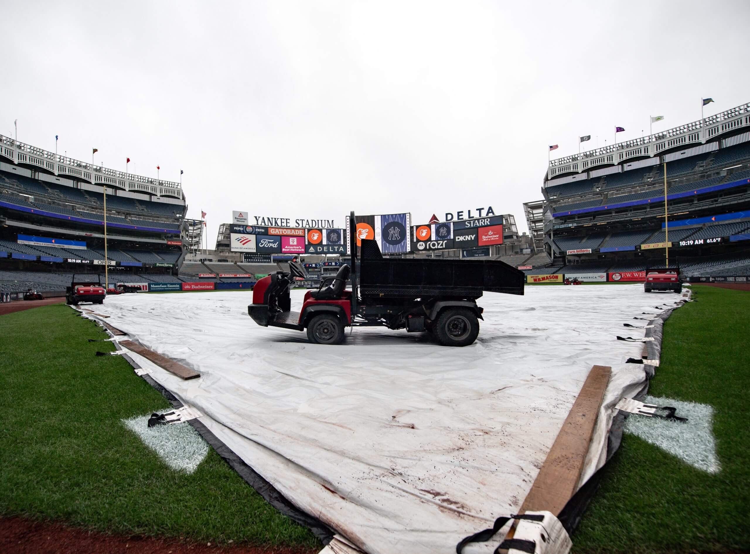Yankees cancel last game of season amid powerful storm