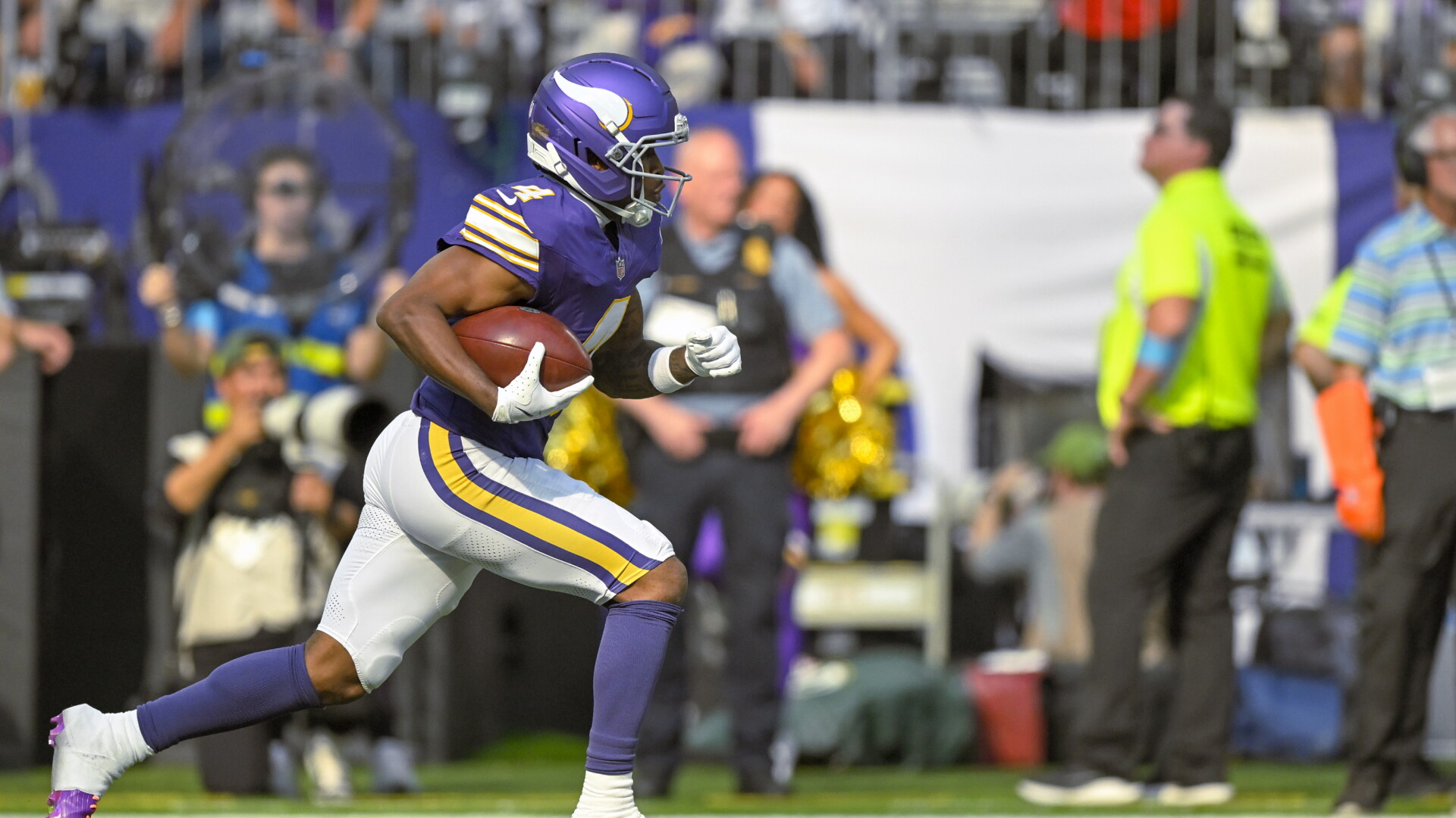 Vikings up 10-0 after Myles Price punt return TD