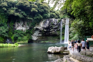 Jeju’s Cheonjiyeon Falls to be closed at night after fatal fall