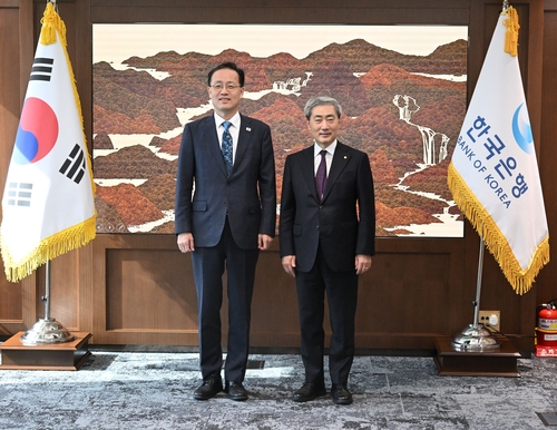 Finance minister, BOK chief stress coordination to address uncertainties