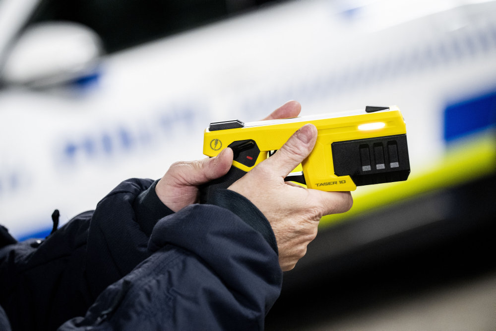 Denmark to roll out stun guns nationwide and allocate nearly 800 million DKK from 2027 to expand the police and PET