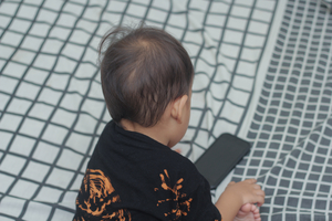 How early do Korean toddlers start using smartphones?