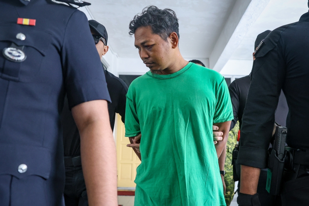 Roti canai maker charged in Kota Tinggi court with murder of five‑year‑old niece at Tanjung Sedili river
