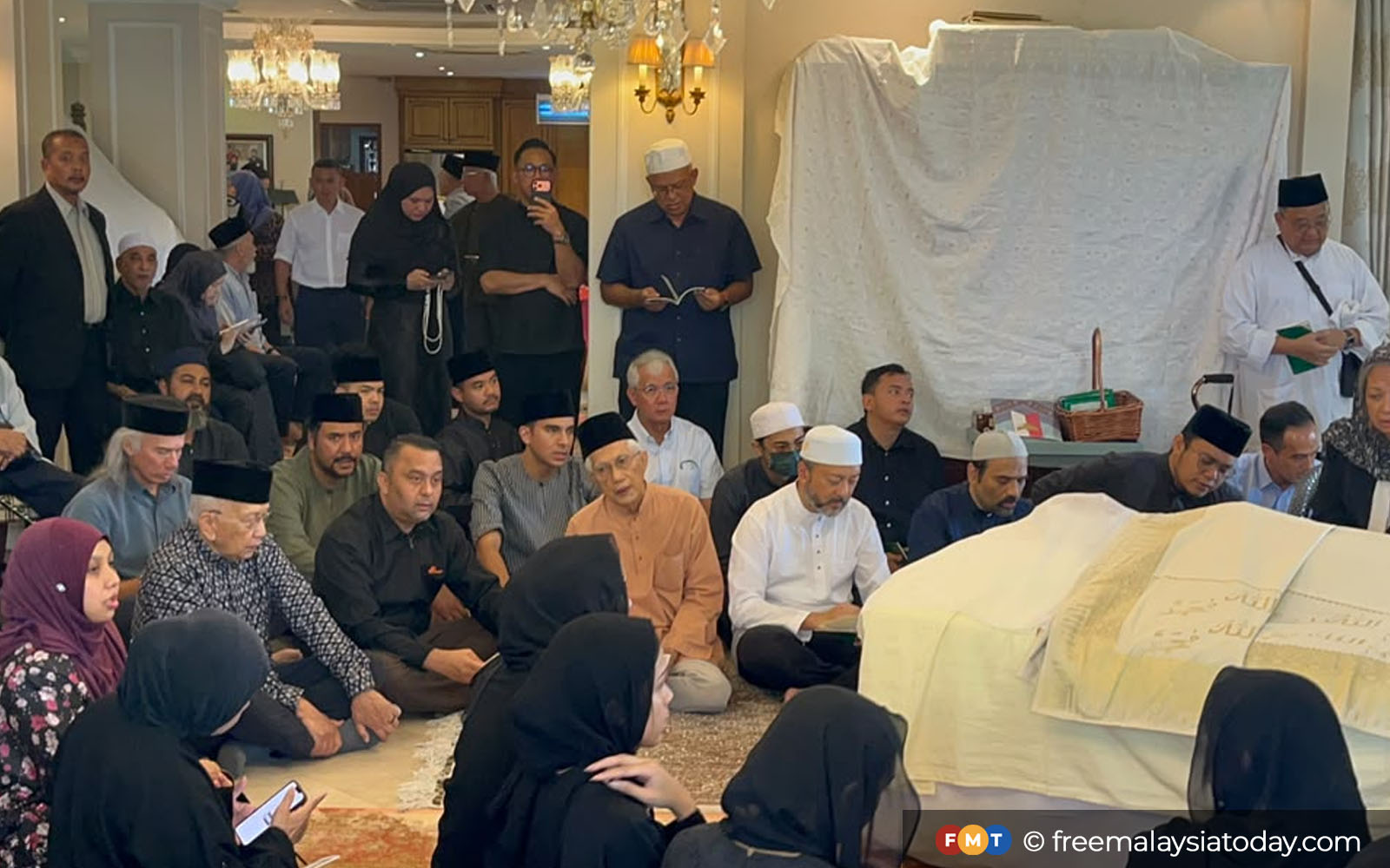 Tokoh kenamaan beri penghormatan terakhir buat Hasmah