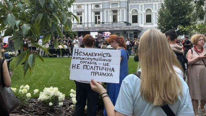 Ukrainians' biggest concerns are corruption and Russian missile and drone attacks – poll
