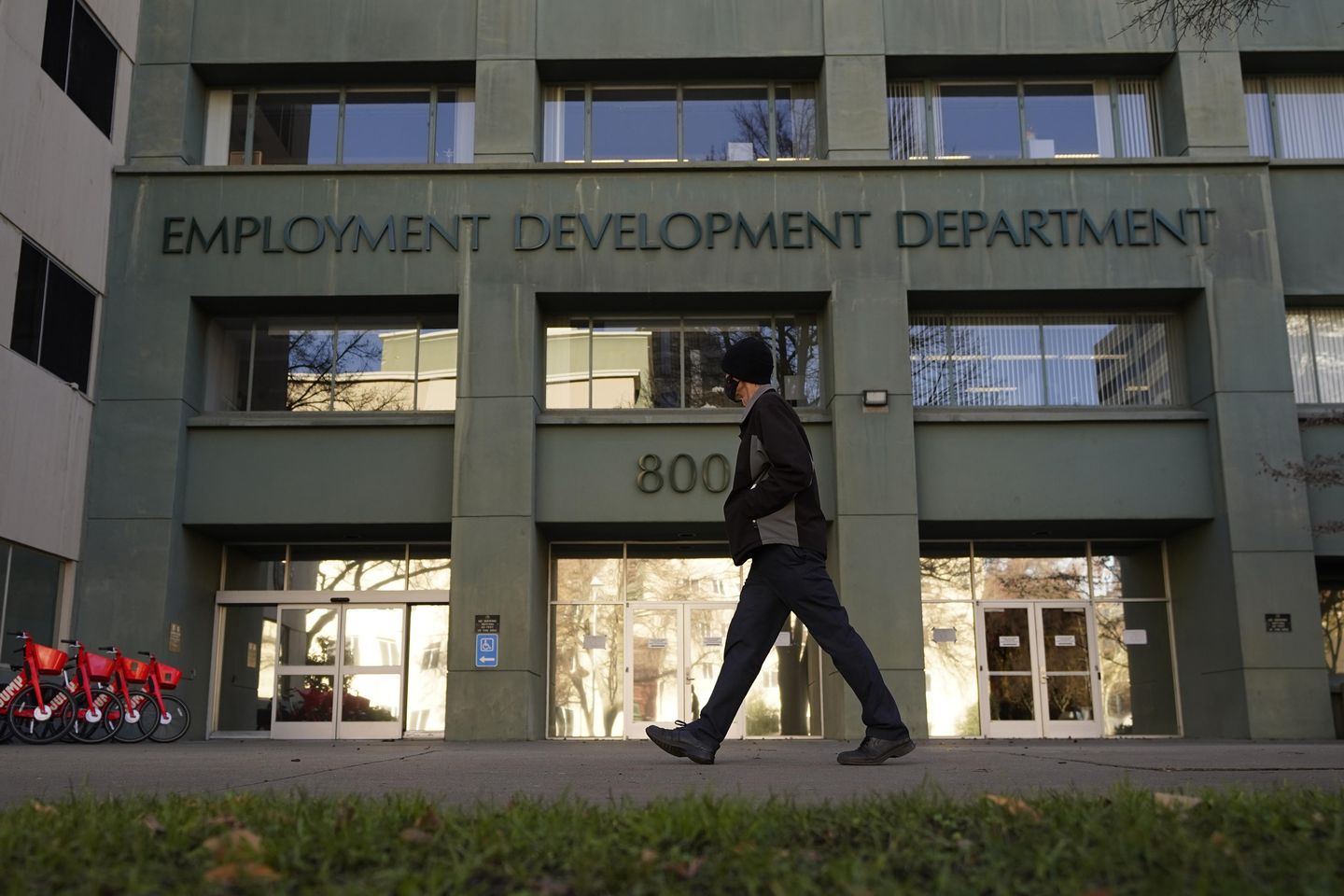 10,000 households with million-dollar incomes collected unemployment