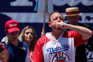 Champion eater Joey Chestnut breaks pancake world record in Williamsburg