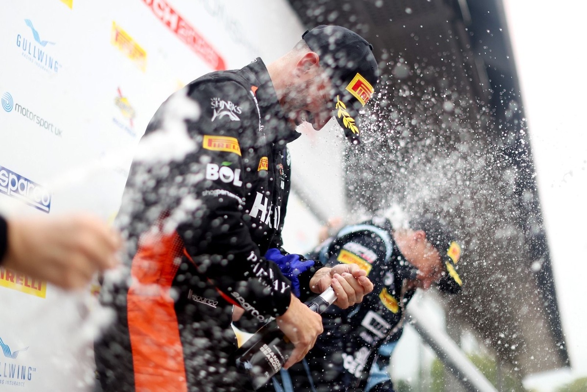 The moment that left teary Clutton in disbelief at British GT's 2026 finale