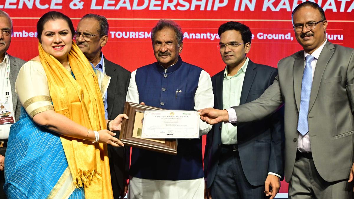 Nirmala Travels bags the Best Domestic Tour Operator Award at Karnataka Tourism Awards ceremony