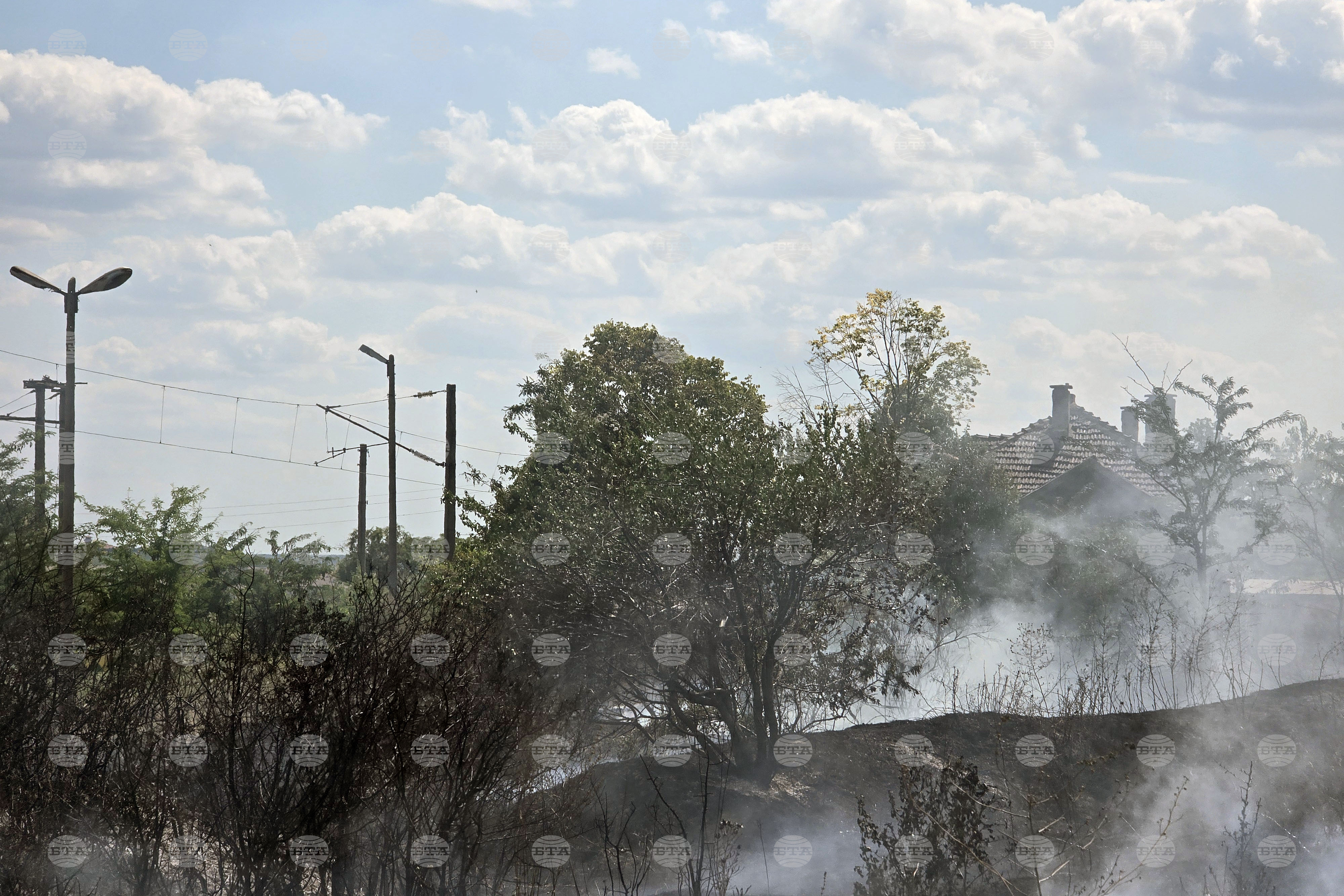 Large Fire Threatens Houses in Sliven